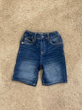 Boys Childrenβs Place Denim Jean Shorts size 4t